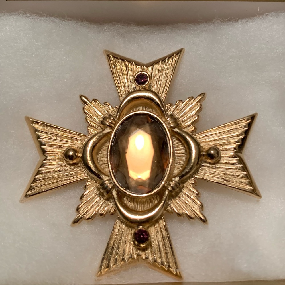 Vintage Avon Maltese Cross Pendant/Brooch